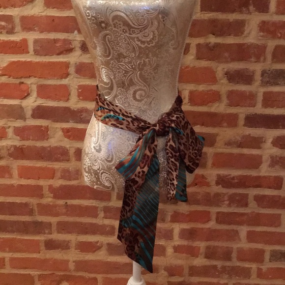 Bebe versatile satin leaped scarf. - Picture 5 of 6